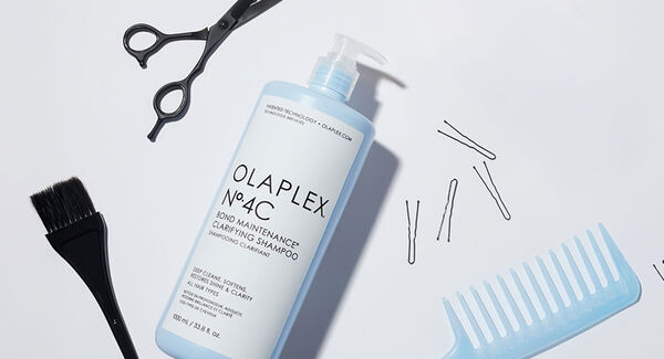 Wie verwendet man das OLAPLEX Nº4C Bond Maintenance™ Clarifying Shampoo?®