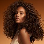 Wella Professionals Ultimate Smooth Mask 150ml Intensive Haarmaske, spendet Feuchtigkeit und wirkt gegen Frizz. Mit Squalan und Omega-9, für sprödes und glanzloses Haar. (Reisegröße)